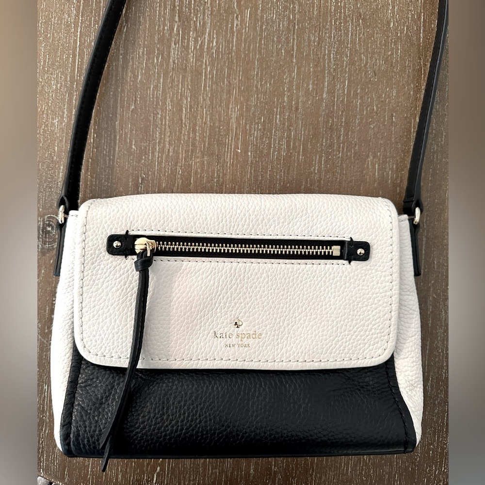 Black & White Kate Spade Crossbody Bag